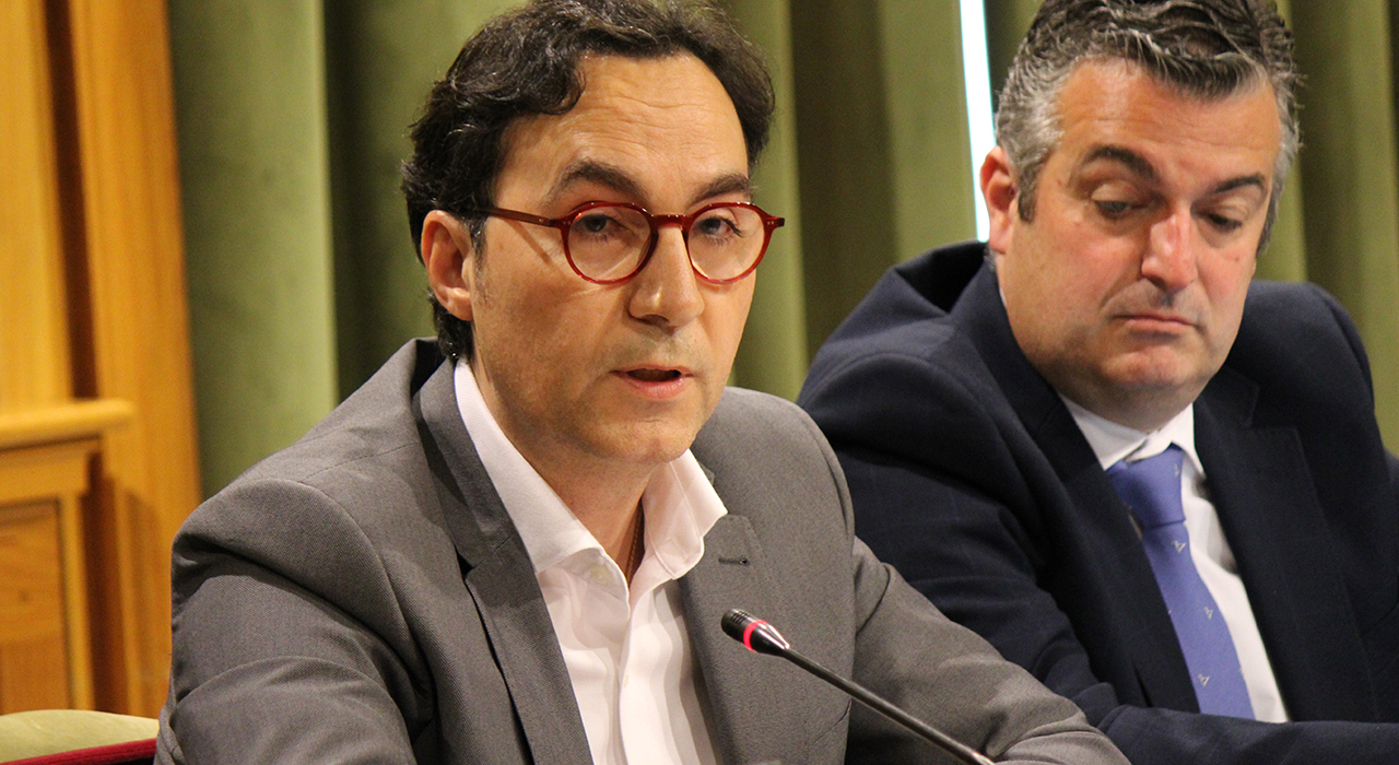 Julián Niño califica de "operación de marketing" el anuncio de las obras en El Sargal, San Fernando y el Joaquín Caparrós 2 Julián Niño califica de operación de marketing el anuncio de las obras en El Sargal, San Fernando y el Joaquín Caparrós