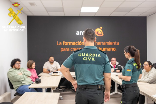 La Guardia Civil blinda contra estafas online y perfiles falsos a los usuarios de Amiab en Cuenca