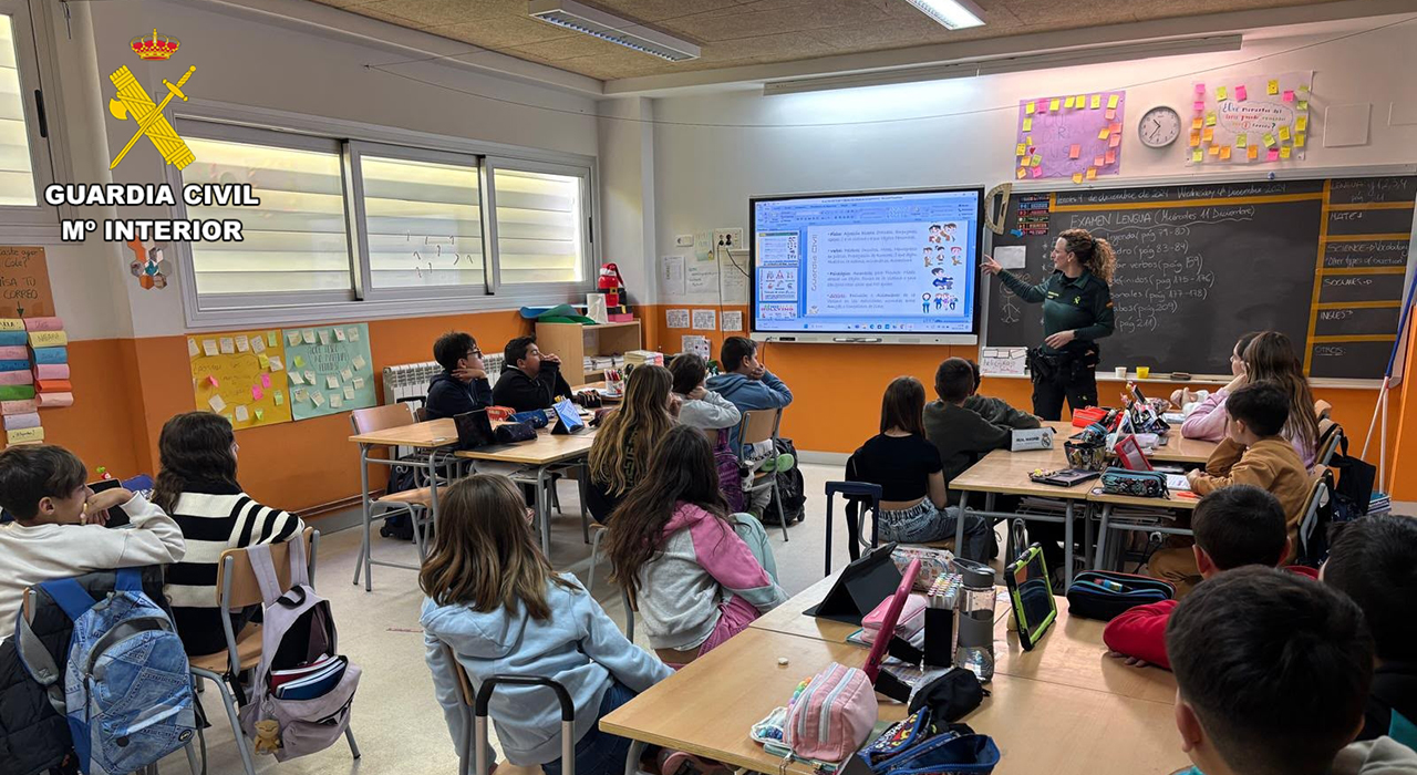 La Guardia Civil blinda las aulas de Guadalajara: 18.000 escolares formados frente al ciberbullying y los riesgos de internet La Guardia Civil blinda las aulas de Guadalajara: 18.000 escolares formados frente al ciberbullying y los riesgos de internet