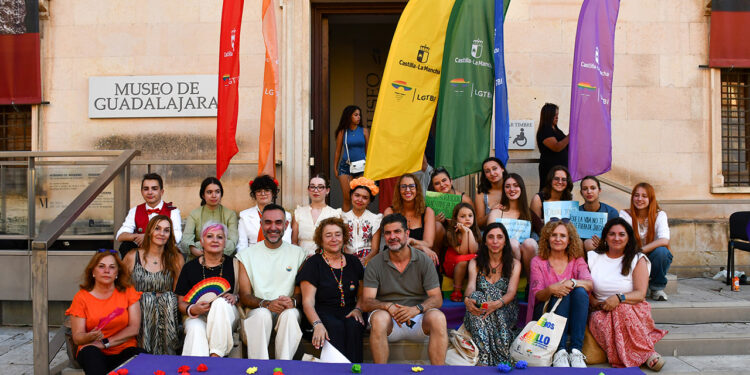 La Junta creará una cátedra de memoria democrática LGTBI junto a la Universidad de Alcalá 1 La Junta creará una cátedra de memoria democrática LGTBI junto a la Universidad de Alcalá