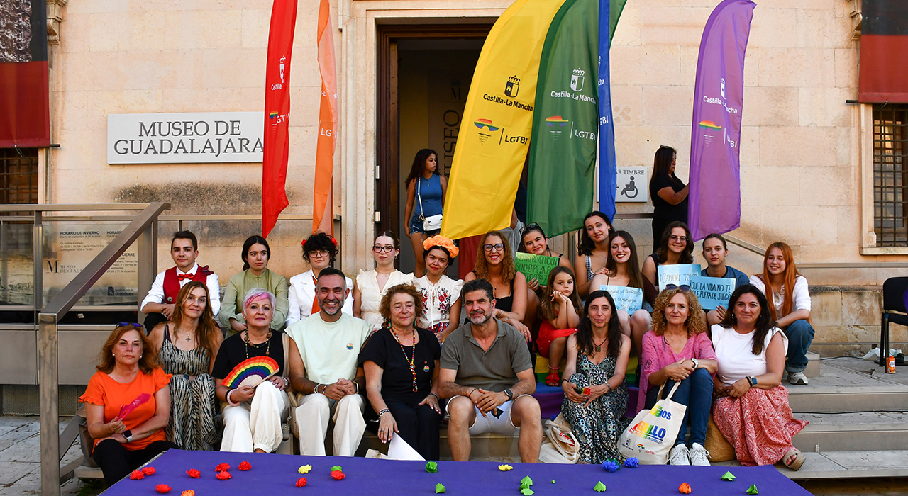 La Junta creará una cátedra de memoria democrática LGTBI junto a la Universidad de Alcalá
