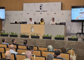 La Junta destaca el papel de la caza sostenible para reforzar la conservación de las aves necrófagas