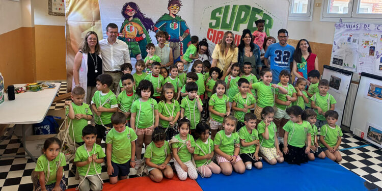 La Junta entrega los reconocimientos al CEIP Infanta Cristina de El Provencio como vencedor de la categoría Infantil de Supercirculares 2026