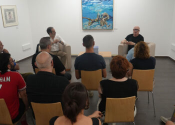 La Sala ACUA del campus de Cuenca elimina tabús sobre el imaginario LGTBIQ+ con la colección de objetos de Guillem Navarro