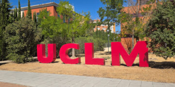 La UCLM y el Gobierno regional crean una cátedra para impulsar la profesionalización de la contratación pública