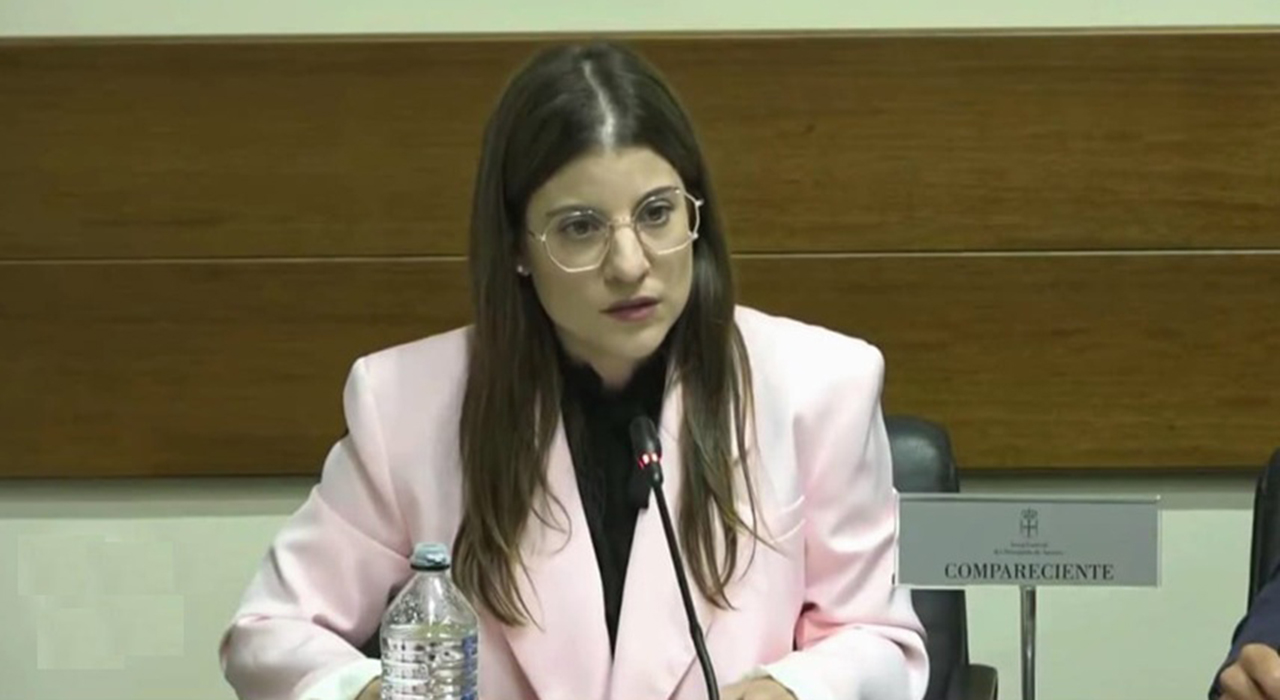 La delegada de Comunicación de la UCLM, Azahara Cañedo, nueva directora de la Radio Televisión de Asturias 2 La delegada de Comunicación de la UCLM, Azahara Cañedo, nueva directora de la Radio Televisión de Asturias