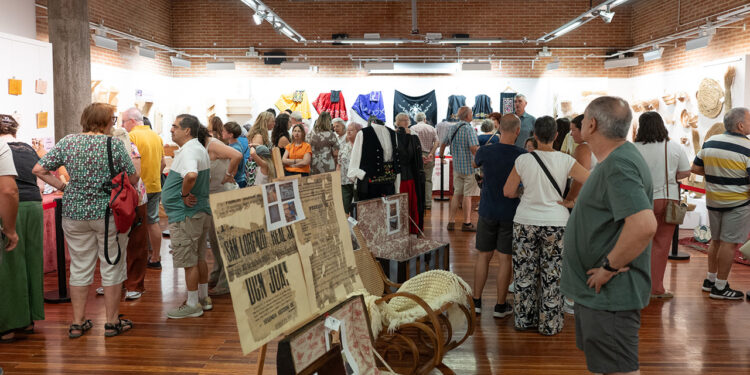 La exposición de artesanía de fin de curso de la Escuela de Folklore de Guadalajara reúne más de 300 piezas en el San José 1 La exposición de artesanía de fin de curso de la Escuela de Folklore de Guadalajara reúne más de 300 piezas en el San José