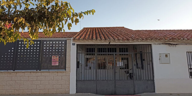Las bajas y traslados dejan bajo mínimos a la Escuela Infantil Platero de Las Pedroñeras 1 Las bajas y traslados dejan bajo mínimos a la Escuela Infantil Platero de Las Pedroñeras