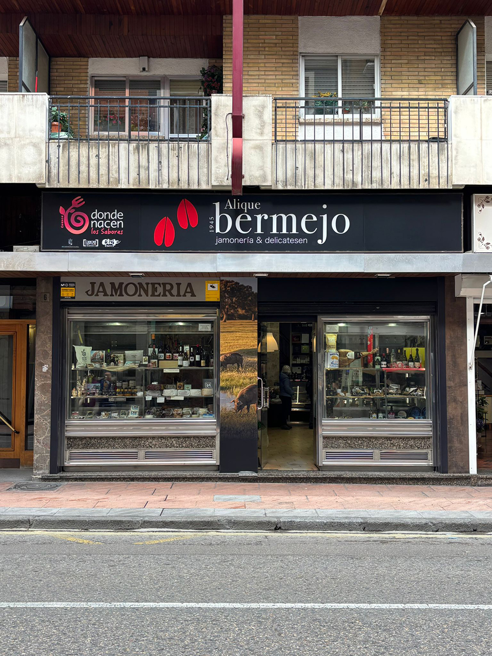 Los sabores artesanos de Cuenca dan el salto a los comercios tradicionales de la capital