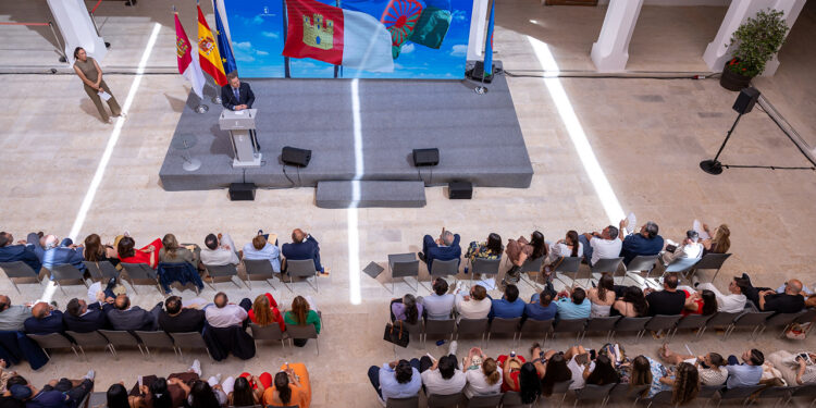 Page se compromete con llegar, en 2028, a los dos millones de euros de financiación para estrategias de integración del pueblo gitano