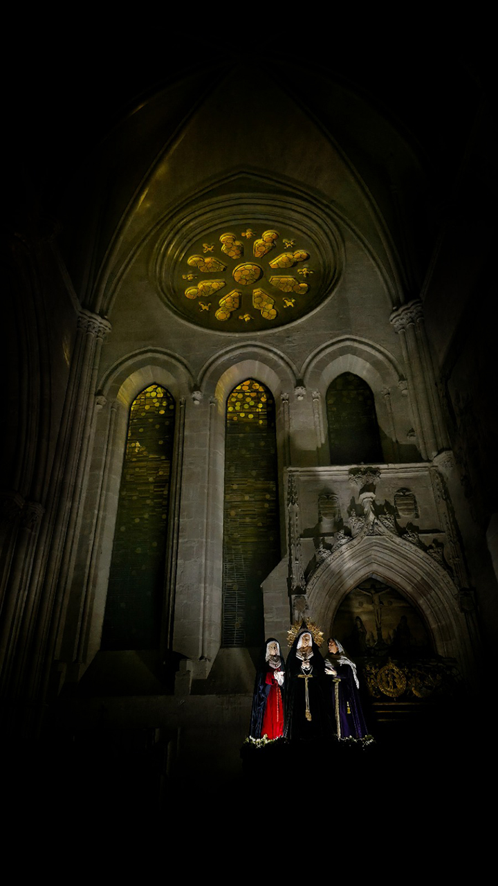 La instantánea “Vigilia en el templo”, de Adrián Martínez Vicente, ganadora del XVII Premio de Fotografía de la Junta de Cofradías