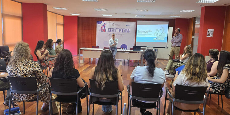 Quince empresarias de Guadalajara blindan las finanzas de sus negocios con el programa Lidera 1 Quince empresarias de Guadalajara blindan las finanzas de sus negocios con el programa Lidera