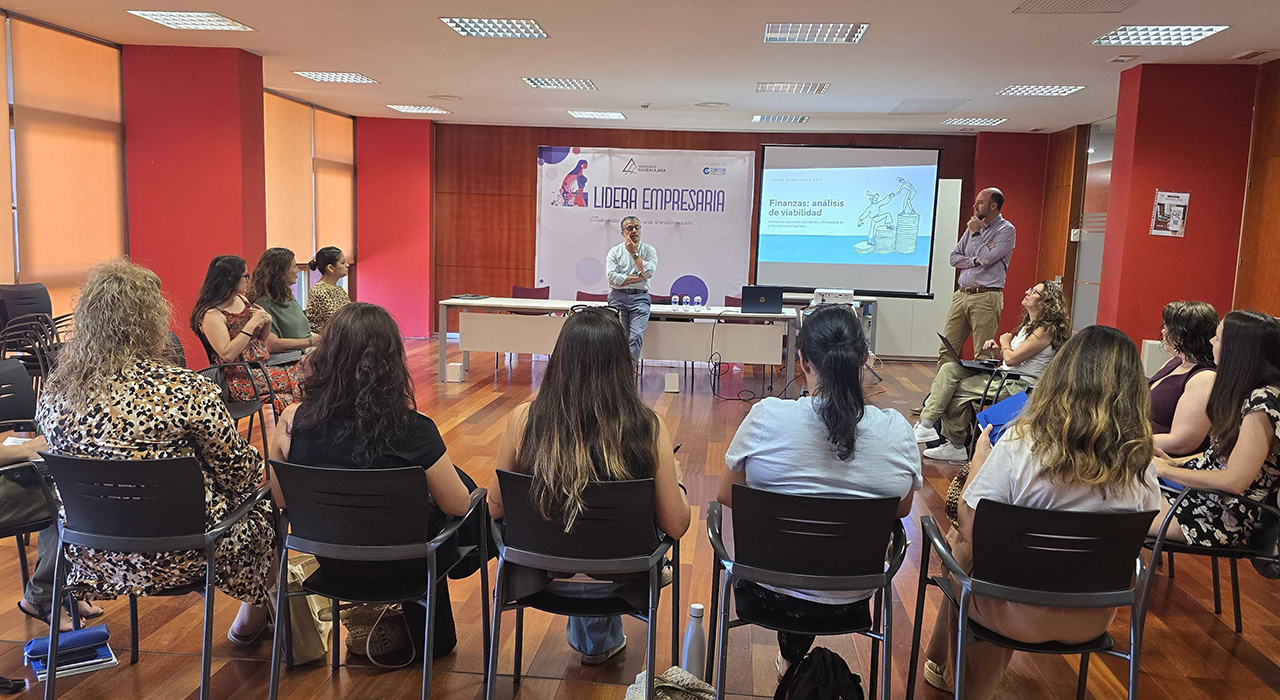 Quince empresarias de Guadalajara blindan las finanzas de sus negocios con el programa Lidera 2 Quince empresarias de Guadalajara blindan las finanzas de sus negocios con el programa Lidera