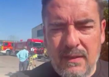 Rafa Esteban descarta la toxicidad del humo tras el nuevo incendio en la planta de Regusa
