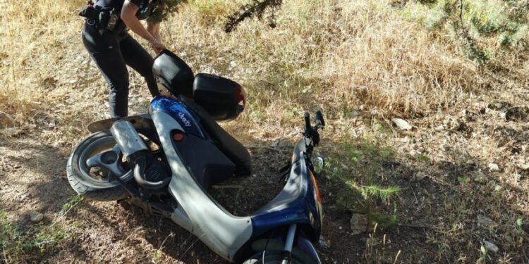 Recuperan un ciclomotor robado en Eras del Tío Cañamón gracias a un vecino