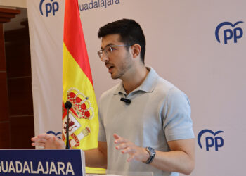 Román García exige a Pablo Bellido que asuma su responsabilidad política por su “apoyo incondicional” a Pedro Sánchez