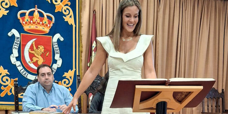 Salomé Serrano toma las riendas de Asuntos Sociales y Educación en Huete