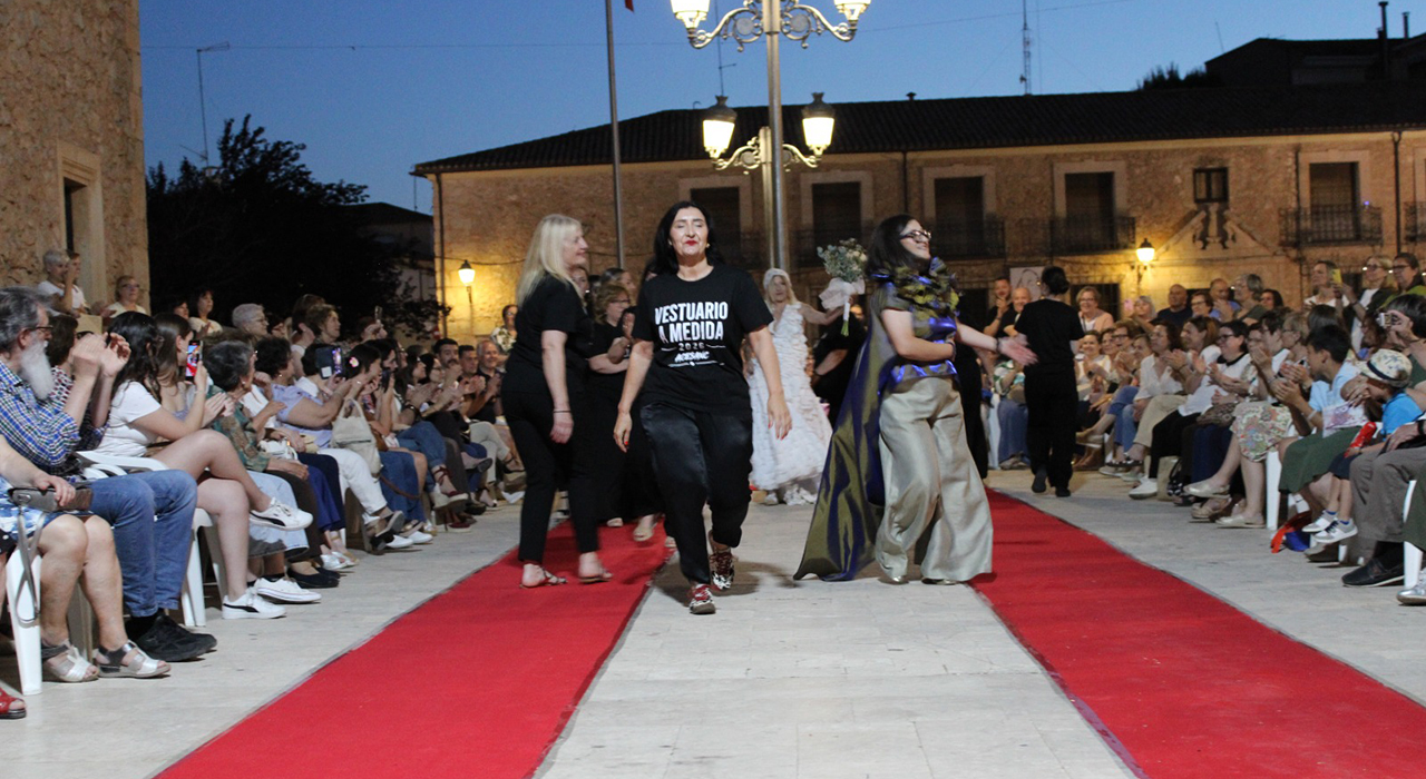 San Clemente consolida su cantera de modistas: 15 mujeres impulsan el comercio rural con su primer desfile 2 San Clemente consolida su cantera de modistas 15 mujeres impulsan el comercio rural con su primer desfile