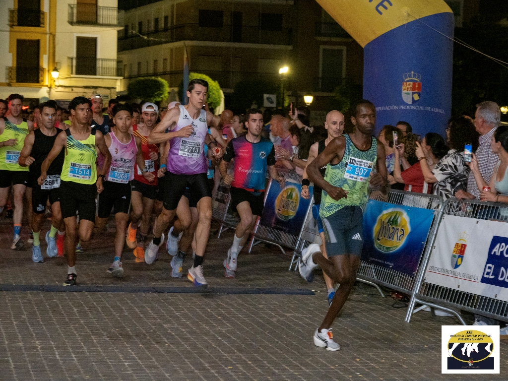 San Clemente corona a Zhou y Toledo en un 10K nocturno marcado por el reto solidario contra el cáncer