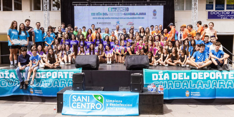 Tirolinas en el Ayuntamiento y récord de asistencia: Guadalajara se vuelca con el III Día del Deporte 1 Tirolinas en el Ayuntamiento y récord de asistencia Guadalajara se vuelca con el III Día del Deporte
