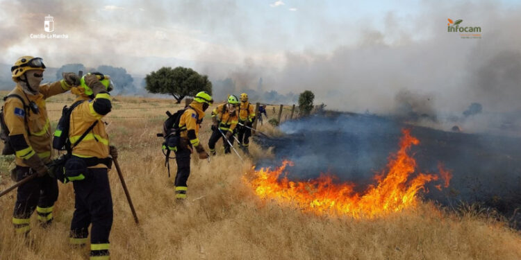 Tres incendios forestales nocturnos ponen en alerta a Carrascosa de Haro, Huete y Saceda-Trasierra