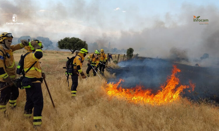 Tres incendios forestales nocturnos ponen en alerta a Carrascosa de Haro, Huete y Saceda-Trasierra