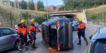Un aparatoso accidente en la calle Orégano de Cuenca deja dos heridos y cuatro coches implicados