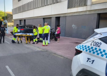 Un motorista herido tras chocar contra un coche en la céntrica calle Joaquín Turina de Cuenca