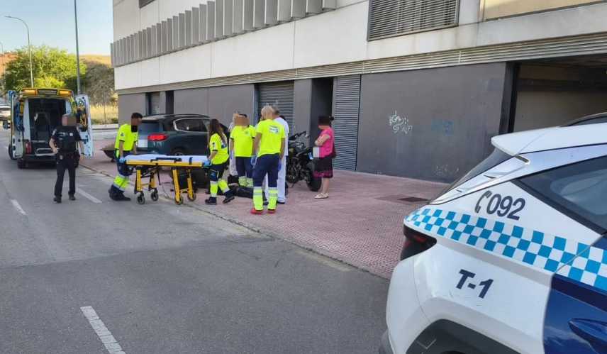 Un motorista herido tras chocar contra un coche en la céntrica calle Joaquín Turina de Cuenca