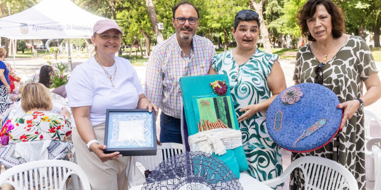 Un total de 24 horas ininterrumpidas de artesanía en La Concordia: arranca el III Maratón de Bolillos de Guadalajara 1 Un total de 24 horas ininterrumpidas de artesanía en La Concordia arranca el III Maratón de Bolillos de Guadalajara