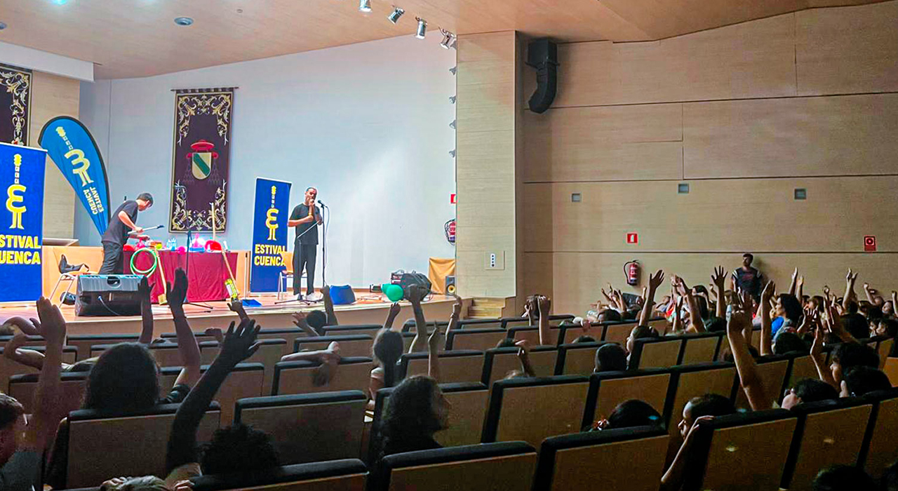 Vibra-Tó reúne a 800 asistentes en el Paraninfo de la UCLM con su concierto didáctico de Estival Cuenca 26