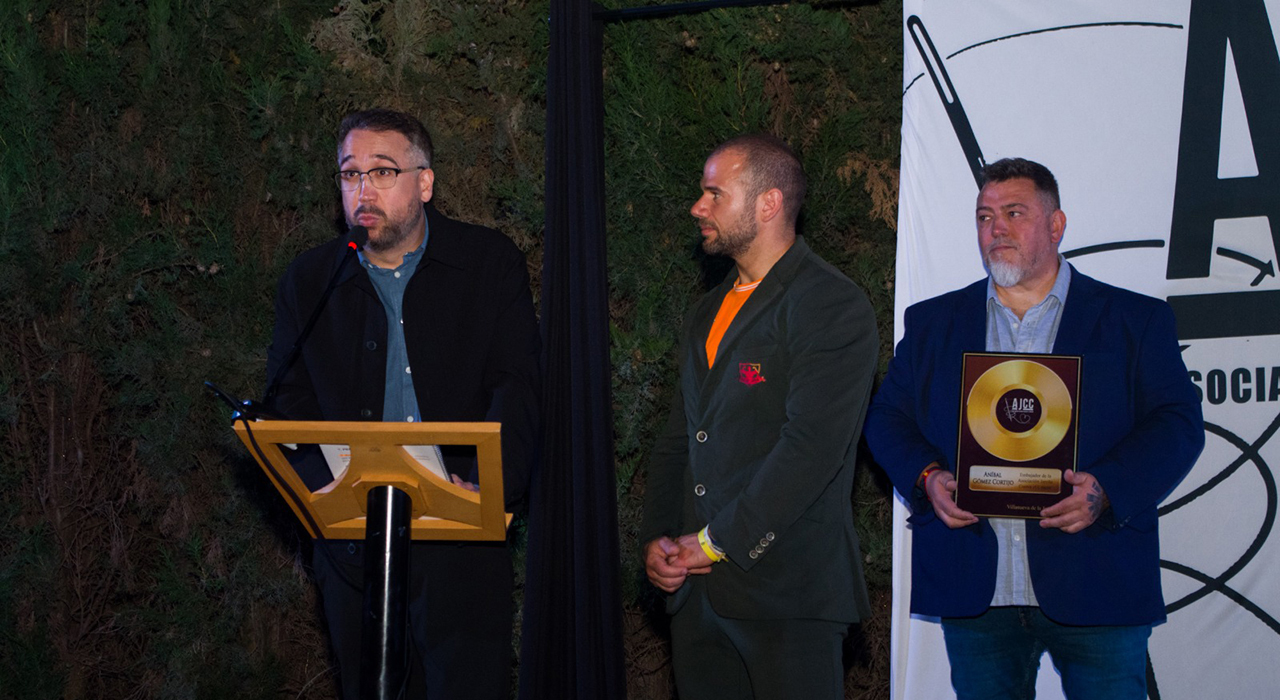 Villanueva de la Jara se rinde ante el jareño Aníbal Gómez en una emocionante noche solidaria