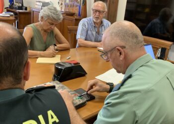 La subdelegada del Gobierno se reúne con el alcalde de Sisante para abordar asuntos de seguridad