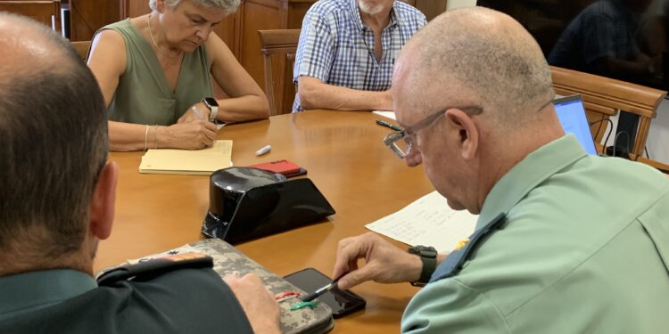 La subdelegada del Gobierno se reúne con el alcalde de Sisante para abordar asuntos de seguridad 1 2026 07 03 la subdelegada se reune con el alcalde de Sisante