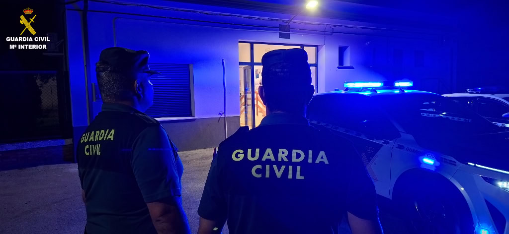 Un pasajero de coche compartido es detenido en Castillo de Garcimuñoz tras incautarle 900 gramos de ketamina en la autovía A-3. 2 Un pasajero de coche compartido es detenido en Castillo de Garcimuñoz tras incautarle 900 gramos de ketamina en la autovía A-3.
