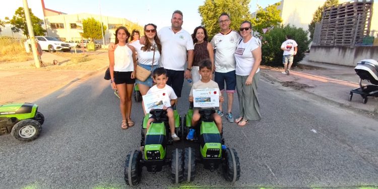 Marcos Lozano demostraron su destreza al volante en el V Concurso comarcal de habilidad con tractor a pedales en la FIDA