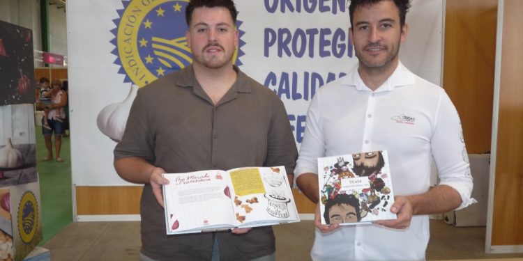 Un recetario reinventa la cocina tradicional manchega de toda la vida utilizando la técnica culinaria y visual del trampantojo Un recetario reinventa la cocina tradicional manchega de toda la vida utilizando la técnica culinaria y visual del trampantojo