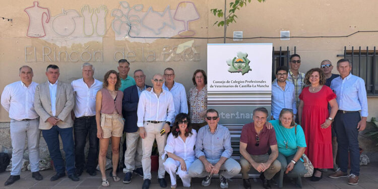 Caza, rabia y ganadería centran la Asamblea del Consejo de Colegios Profesionales de Veterinarios de Castilla-La Mancha 1 Caza, rabia y ganadería centran la Asamblea del Consejo de Colegios Profesionales de Veterinarios de Castilla-La Mancha