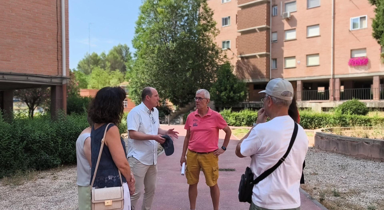 Alberto Rojo constata “el abandono” de Guarinos al barrio de las Casas del Rey en estos tres años y seguirá trabajando por recuperar su dignidad 2 Alberto Rojo constata “el abandono” de Guarinos al barrio de las Casas del Rey en estos tres años y seguirá trabajando por recuperar su dignidad
