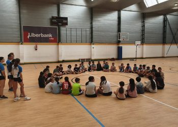 Baloncesto y voleibol para fomentar hábitos saludables entre los menores de Cuenca