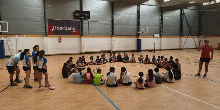 Baloncesto y voleibol para fomentar hábitos saludables entre los menores de Cuenca