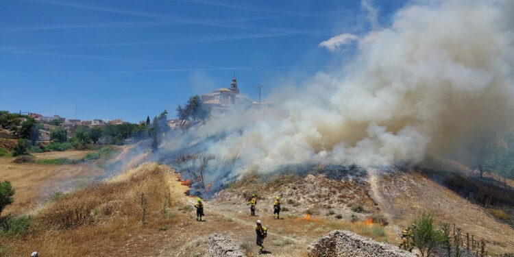 Blindaje contra el fuego en Tarancón Infocam quema 5,5 hectáreas para proteger el casco histórico