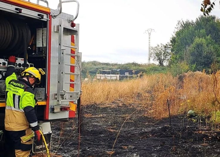 Bomberos y Protección Civil de Guadalajara se despliegan para frenar el incendio de La Mierla