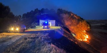 Buscan a los autores de una decena de incendios intencionados junto a las viviendas en Huete