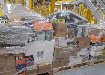 Cae en Azuqueca una red de transportistas que saqueaba la mercancía de sus propios camiones