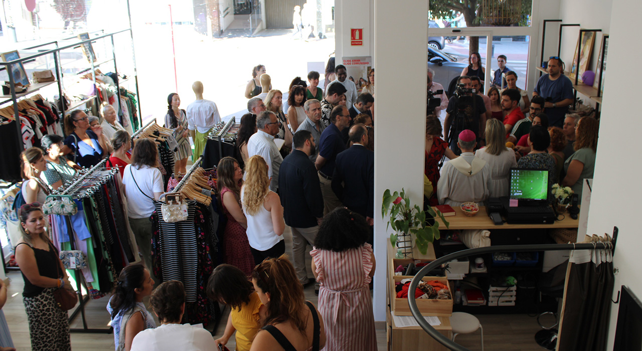 Cáritas Sigüenza-Guadalajara traslada la tienda solidaria Moda re a la calle Virgen del Amparo para impulsar el empleo social 2 Cáritas Sigüenza-Guadalajara traslada la tienda solidaria Moda re a la calle Virgen del Amparo para impulsar el empleo social