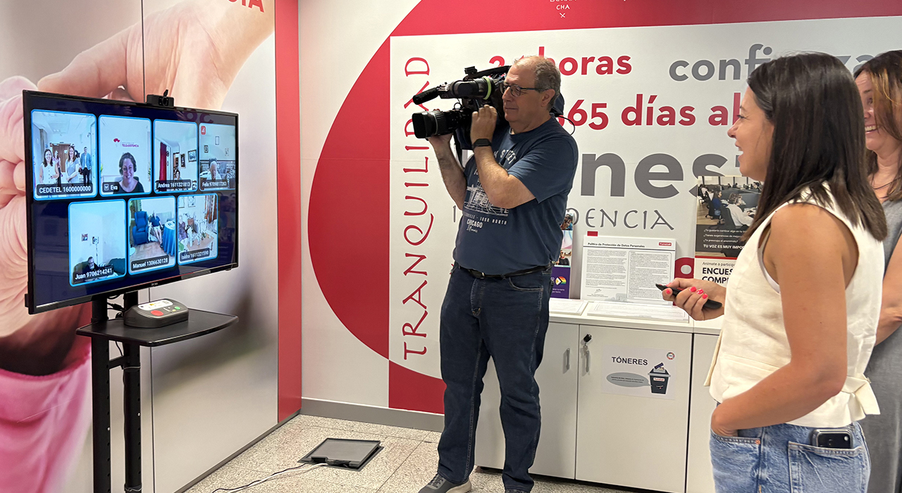 Castilla-La Mancha cambia el 'botón rojo' por un sistema interactivo de cuidados a través del televisor 1 Castilla-La Mancha cambia el 'botón rojo' por un sistema interactivo de cuidados a través del televisor