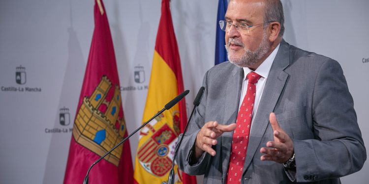 Castilla-La Mancha diseña el Plan de Recuperación de la Sierra Norte de Guadalajara: “Trabajamos ya en el día después del incendio”