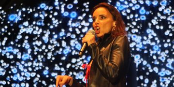 Chenoa llena el Ferial de Cabanillas en una noche de energía y grandes éxitos