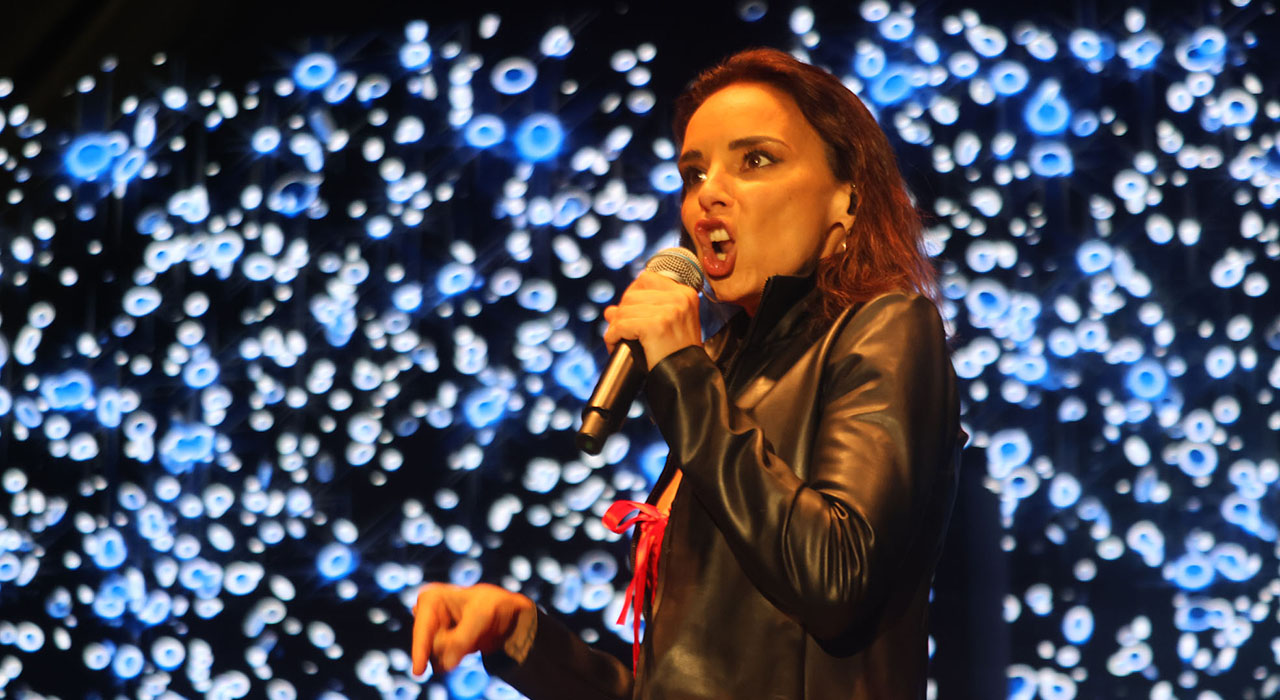 Chenoa llena el Ferial de Cabanillas en una noche de energía y grandes éxitos 1 Chenoa llena el Ferial de Cabanillas en una noche de energía y grandes éxitos